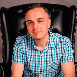 Адель Курмакаев – руководитель контрактной службы, преподаватель с опытом работы на стороне заказчика